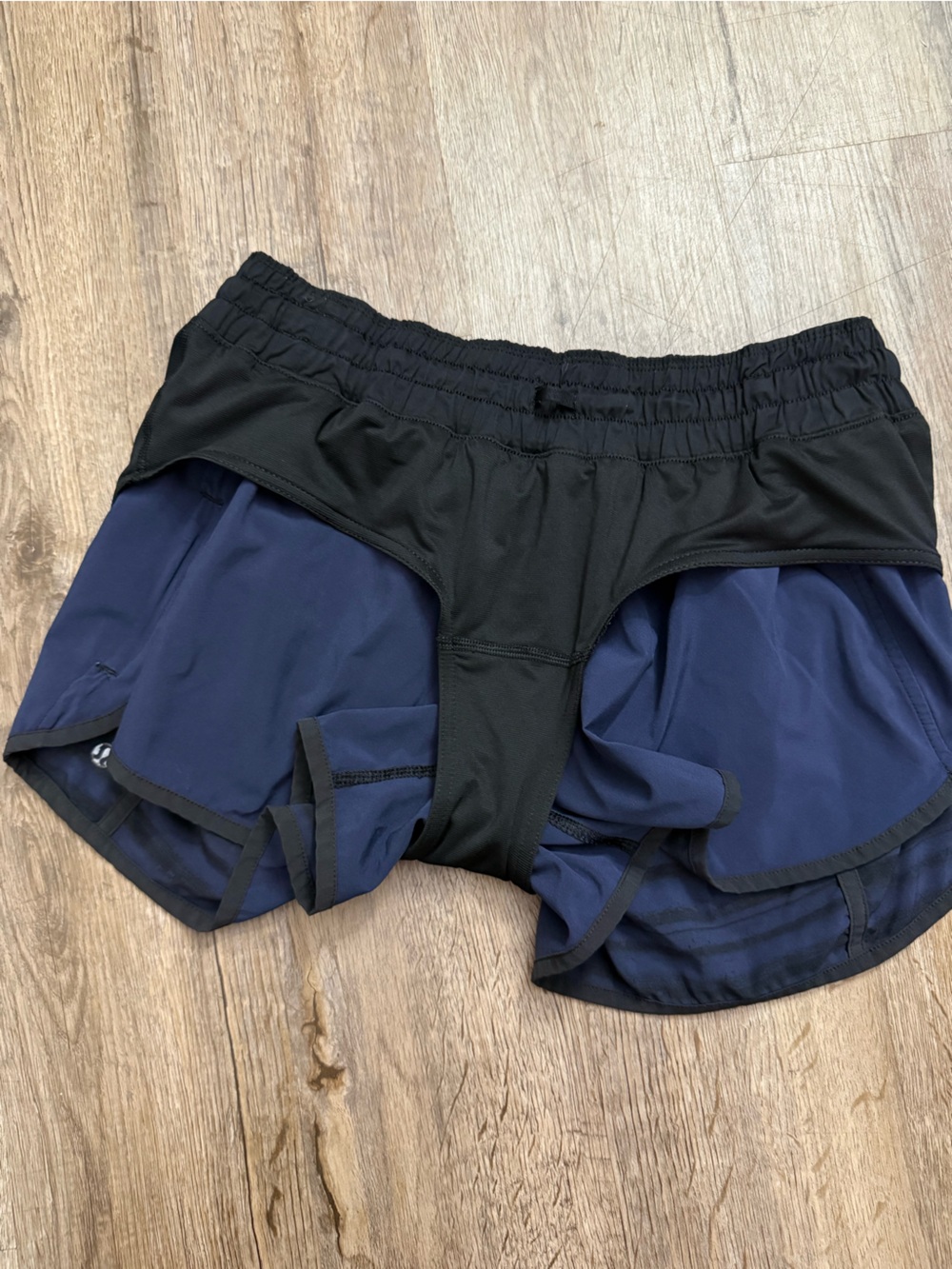 Lululemon • Tracker Shorts size 12 - Picture 12 of 13